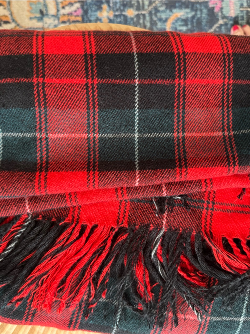 Old Navy Oversized Plaid Tartan Blanket Scarf Red Green Black